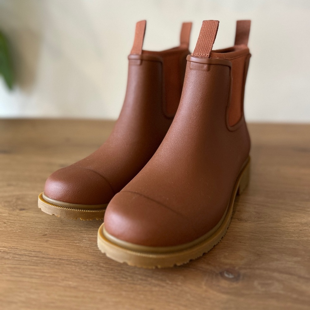 Merry People rain boot size 41 RUST.
